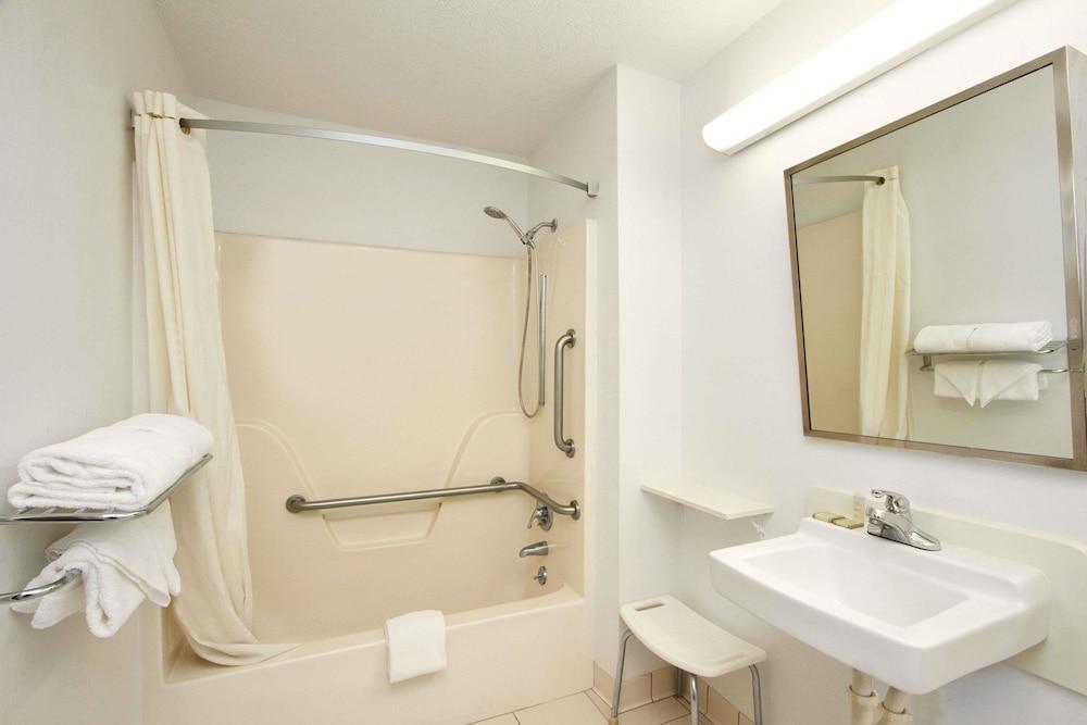 Super 8 By Wyndham Florence Extérieur photo