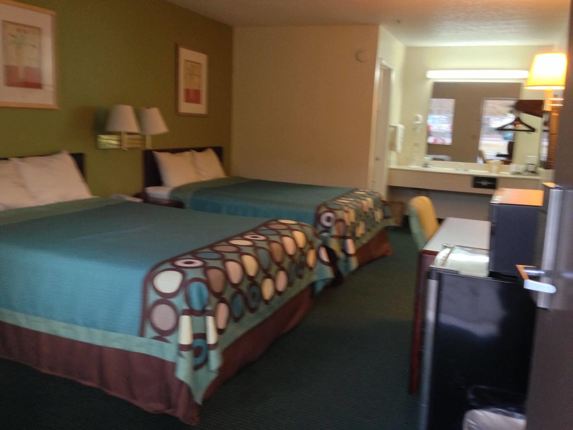 Super 8 By Wyndham Florence Extérieur photo