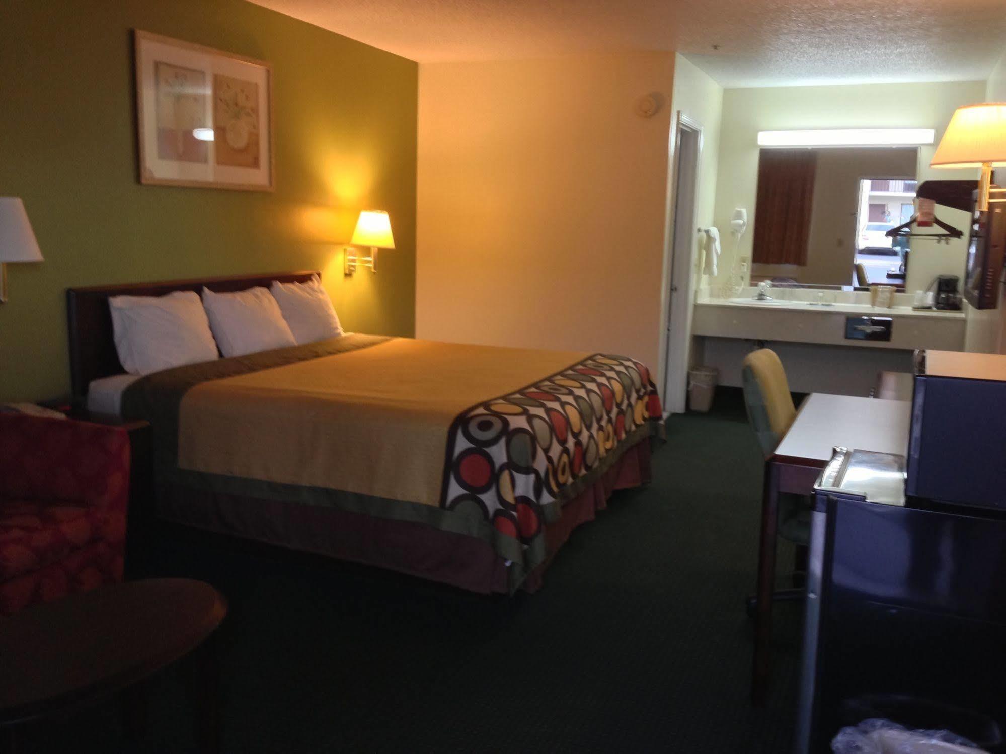 Super 8 By Wyndham Florence Extérieur photo